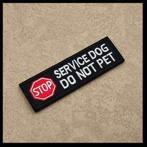 Ignoro ME che <span class=keywords><strong>sto</strong></span> lavorando ricamo divertente Pet Dog Patch servizio cane frase in tessuto da cucire cappello per cani gilet fai da te etichetta <span class=keywords><strong>con</strong></span> chiusura - Product Image 4