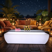 Table de bar carrée moderne en plastique lumineux à LED avec tabourets – Mobilier commercial – Siège de bar bas