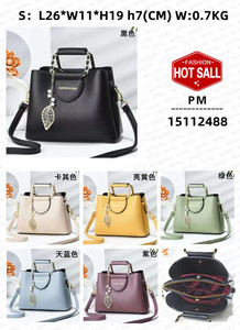 Estilo novedoso 2022, nueva moda, bolso cruzado de felpa a <span class=keywords><strong>la</strong></span> moda <span class=keywords><strong>simple</strong></span>, bolso de hombro de lujo para mujer, bolsos de mano - Product Image 2