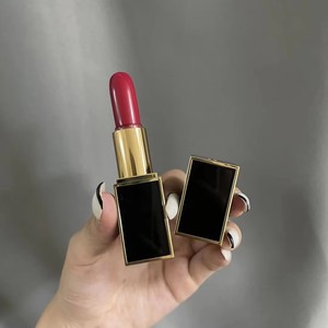 Lápiz Labial de Marca de Lujo con Propiedades Hidratantes y Fácil Aplicación. Venta al por mayor de fábrica disponible. - Product Image 6