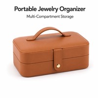 Boîte à bijoux en cuir PU marron avec 8 crochets pour colliers, support pour boucles d'oreilles, emplacements pour bagues, intérieur en velours à 6 compartiments, étui de voyage