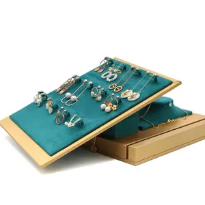 Conjunto de combinación de soporte de joyería de microfibra verde oro cuero pendientes anillo collar joyería escaparate marco de madera