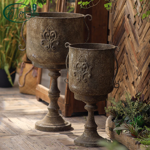 Jarrón de Metal Vintage para Piso, Estilo Campestre Francés, Florero Decorativo con Diseño Tallado - Product Image 4