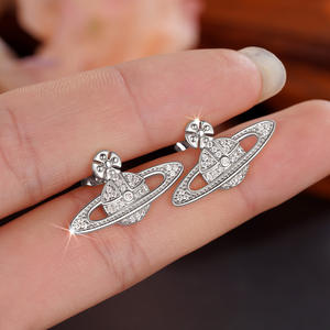 Pendientes de Constelación Dorada E4383, Joyería de Moda para Mujer, Chapados en Oro, Aleación, Cristal, Diamantes de Imitación, Diseño Moderno - Product Image 3