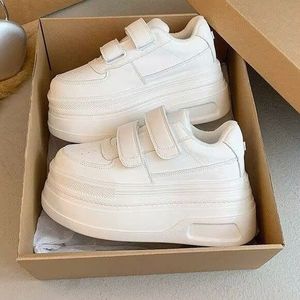 Nouvelles baskets décontractées à plateforme blanches pour femmes 2026, à scratchs, tendance, à semelle épaisse, rehaussantes, idéales pour les jupes, adaptées aux petites tailles - Product Image 1