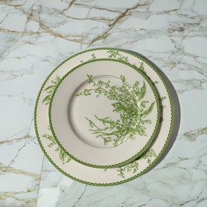 Lot de 10 assiettes de Noël en porcelaine de 10 pouces, vaisselle décorative en porcelaine fine avec motif végétal et technique d'émail coloré - Product Image 4