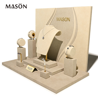 Présentoirs à bijoux en microfibre velours beige-gris personnalisés Mason – Lot de présentoirs de luxe pour colliers, bagues et bracelets (commande en gros)
