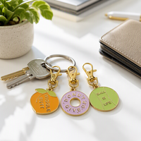 Porte-clés en métal personnalisés avec logo, breloques en forme de donut, de tennis, de fruits, accessoires pour sacs à dos, cadeaux promotionnels en gros