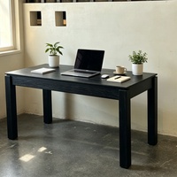Bureau ergonomique en bois pour le télétravail, surface anti-rayures, design compact, pieds robustes, fonctionnel pour l'espace de travail domestique
