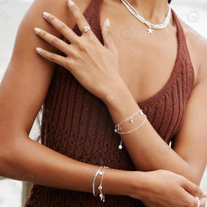 Braccialetto con Charm a Forma di Stella Marina, Conchiglia e Lumaca Marina - Product Image 5