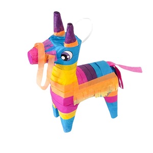 Piñata de pastel con brillantina, ideal para celebraciones sorpresa y decoración elegante de eventos. - Product Image 6