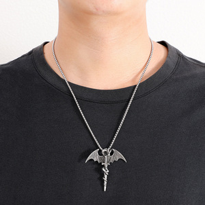 Yunnique – collier en acier titane avec pendentif épée du dieu du Dragon pour hommes, accessoire cadeau au Design rétro - Product Image 3