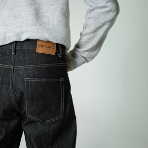 Jeans de mezclilla negros de corte y confección, de pierna ancha, tiro alto, con dobladillo deshilachado rojo, estilo vintage streetwear, holgados y con dobladillo. - Product Image 2
