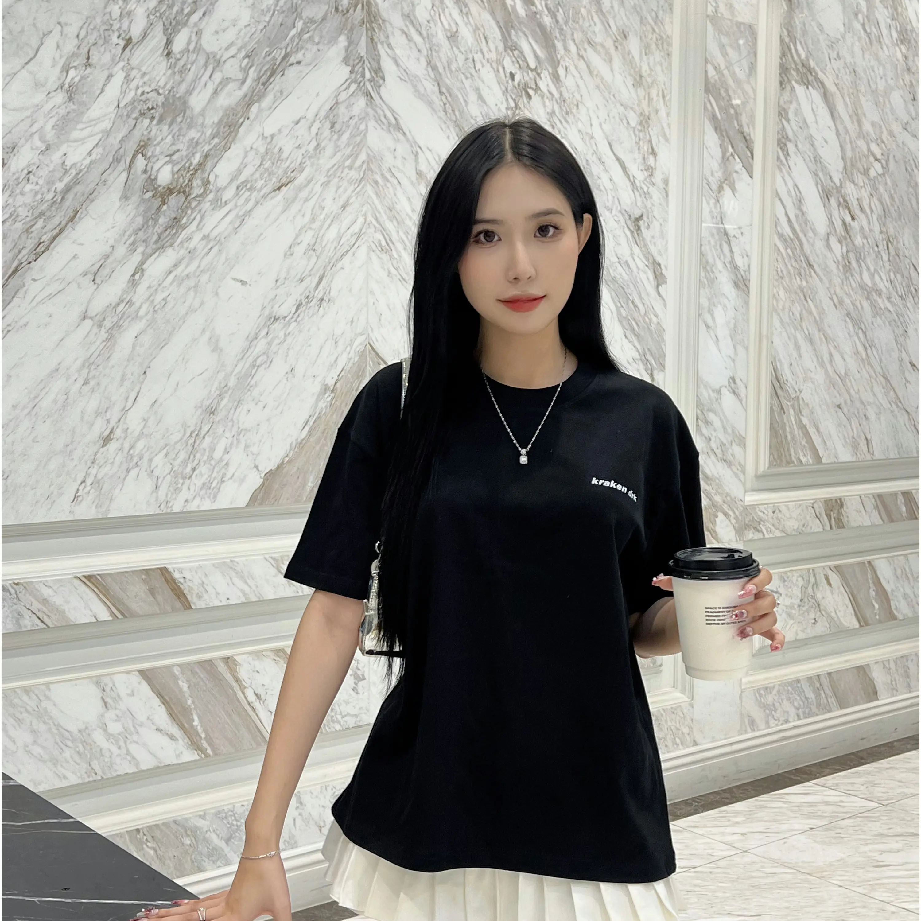 ブラックホワイトTシャツ2024ファッション女性配送ベトナムメーカーからカスタマイズされた100% リネンOEMカジュアルを出荷する準備ができました