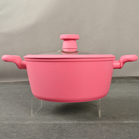 Ensemble de casseroles et poêles modernes et élégantes de couleur rose, design tendance, en aluminium antiadhésif, matériau métallique écologique