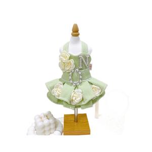 Vestido de Lujo para Perro Pequeño, Falda de Lana Estilo Princesa, Diseño de Rosas, Anillo de Perlas, Color Verde Matcha, Otoño Invierno - Product Image 1