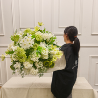 Lettres florales artificielles blanches et vertes pour le sol, décoration élégante pour les mariages et les fêtes.