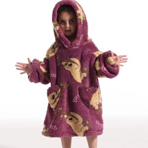 Couverture Bébé à Capuche en Polaire Corail Rembourrée Épaisse et Respirante, Peut Être Portée comme Vêtement d'Intérieur, Vente en Gros - Product Image 1