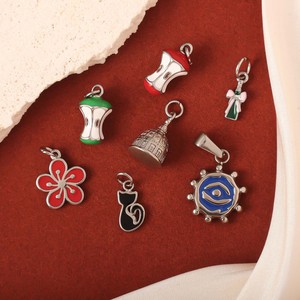 Colgante de Moda Olivia de Acero Inoxidable con Ojo de Gato, Bañado en Oro de 18k, con Diseño de Mariposa y Flor, para Hombres y Mujeres, Ideal para Manualidades - Product Image 6