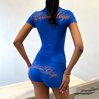 Ensemble de golf pour femmes avec impression DTG de logo personnalisé, haut à manches courtes col en V et mini-short, tenue d'été 2 pièces pour femmes