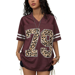 Camiseta de Fútbol Americano con Estampado de Leopardo Borgoña, Cuello en V, Manga Corta, Malla 100% Poliéster, Ropa Deportiva Personalizada para Mujer, Talla XXXL - Product Image 1
