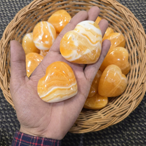 หินอาเกตทรงหัวใจขัดเงา สีส้มขาว พลอยธรรมชาติ แกะสลักด้วยมือ สำหรับตกแต่งวันวาเลนไทน์ ของสะสมจากธรรมชาติ จำนวนมาก - Product Image 1