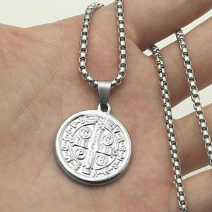 Collar Novirassine con Colgante de Cruz Ortodoxa y Medalla de San Benito, Chapado en Oro de 18K, Cadena de Acero Inoxidable, para Fiestas, Moda Elegante - Product Image 3