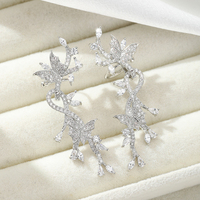 Tendance 2026 : Boucles d'oreilles à clip style féerique de luxe, motif vigne en filigrane de cristal, oreilles d'elfe, accessoires de bijoux de mariage pour mariée, vente en gros
