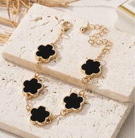 Pulsera Compacta de Aleación Bicolor Negro y Marrón con Diseño de Trébol de Cinco Hojas, Moderna y Clásica para Mujer