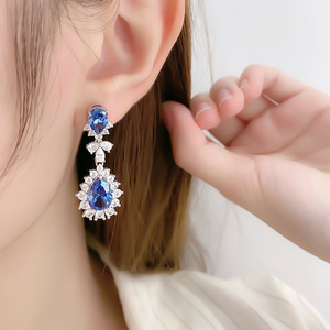 Orecchini a Goccia Blu per Donne, Gioielli Eleganti con Pavé Scintillante - Product Image 2