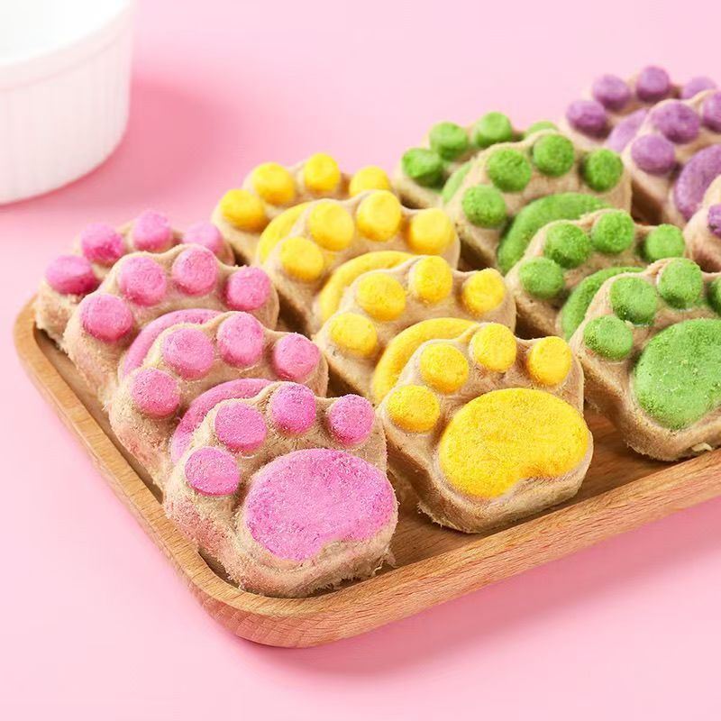 Cat claw cake