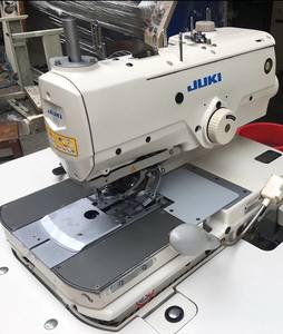 Recortadora de máquina de coser con orificio de botón de ojal Industrial JUKIS 3200 de segunda mano <span class=keywords><strong>para</strong></span> <span class=keywords><strong>aguja</strong></span> y Looper - Product Image 2
