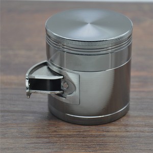 4 Lyaers 63mm Venta al por mayor Nueva llegada Flat Metal Side Opening Smoking Grinder Zinc Metal Logotipo personalizado Grinder <span class=keywords><strong>Tabaco</strong></span> - Product Image 6