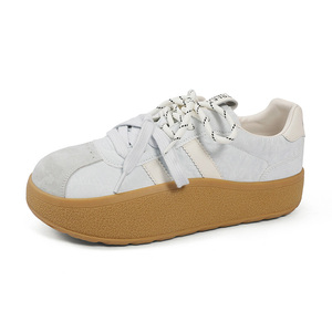 Baskets blanches à semelle épaisse pour femme, collection Printemps 2026, en cuir véritable, rehaussantes, antidérapantes, durables et confortables - Product Image 3