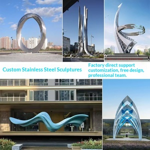 Grande sculpture en acier inoxydable sur mesure, anneau ondulé effet miroir pour aménagement aquatique extérieur, pour projets commerciaux, campus et motifs cerf - Product Image 3