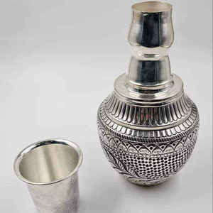 Kalash en argent artisanal portable, décoratif et gravé, pour la Pooja, pot à eau rituel traditionnel indien pour la maison, les mariages et les temples - Product Image 1
