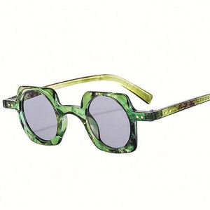 Gafas de Sol Retro Personalizadas de Moda Punk para Hombre y Mujer, con Remaches, Lentes Redondas UV400, Gafas de Sol Cuadradas Pequeñas - Product Image 1