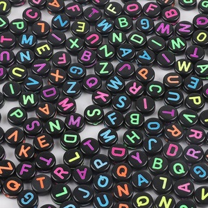 100pcs perles rondes en acrylique coloré petites perles avec <span class=keywords><strong>lettre</strong></span> or Alphabet pour la fabrication de bijoux - Product Image 3