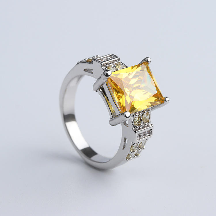 สีเหลือง