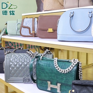Sacs pour Femmes d'Occasion Premium, Marques et Styles Assortis, Design Tendance pour la Vente en Gros - Product Image 2