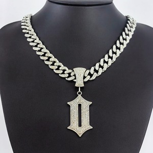 Collana cubana con ciondolo singolo da uomo Temu catena a maglie transfrontaliere in stile Hip-Hop tempestata di diamanti da 26 lettere - Product Image 3