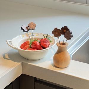 <span class=keywords><strong>Brochette</strong></span> de fruits bonbons de haute qualité outil de piqûre promotionnel de bâton de noyer noir personnalisé avec bouteille en bois de hêtre - Product Image 1