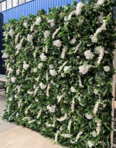 Mur de fleurs vertes en gros, toile de fond florale artificielle 3D avec fausses roses et hortensias, pour décoration de mariage et de fête - Product Image 2