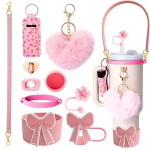 Accessoires en silicone personnalisés pour gobelets, décoration de Noël DIY, pendentifs en forme de chapeau de paille et boule en peluche, accessoires de bar, vente en gros - Product Image 3