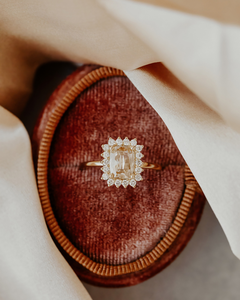 แหวนมอสซาไนต์ทรงคุชชั่น 1.50 กะรัต ประดับเพชรแชมเปญ แหวนทองคำแท้ 14K แหวนมอสซาไนต์แบบมินิมอล แหวนหมั้นทรงคุชชั่น - Product Image 3