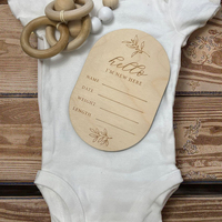 Plaque de naissance ovale en copeaux de bois moderne pour nouveau-né avec décoration d'art populaire pour la maison pour cadeau d'affaires