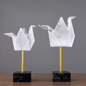 Vente chaude usine : Ornement moderne en résine grue en papier origami, Décoration de table de luxe, Décoration intérieure en résine - Product Image 2
