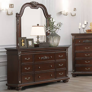 Commode traditionnelle antique en noyer foncé - 5 tiroirs et poignée à motif festonné ornée avec garniture sculptée et pieds en forme de boule - Meuble de rangement pour chambre à coucher - Product Image 4