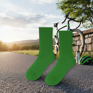 Calcetines Deportivos Verdes Lisos de Alta Calidad con Logotipo Personalizable, Bordado Jacquard, Transpirables y Antibacterianos para Ciclismo - Product Image 3