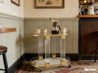 Chariot de bar mobile en acrylique transparent de luxe moderne au design personnalisé pour bar à domicile et chariot d'hôtel